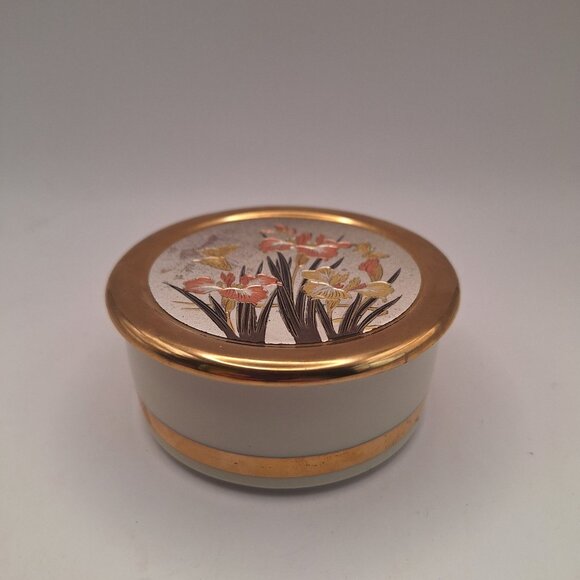 VINTAGE JAPAN ART OF CHOKIN TRINKET BOX BUTTERFLY AND IRIS 24K GOLD TRIM - Picture 1 of 9